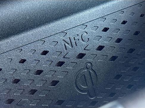 Used 2024 Genesis G80 image 31