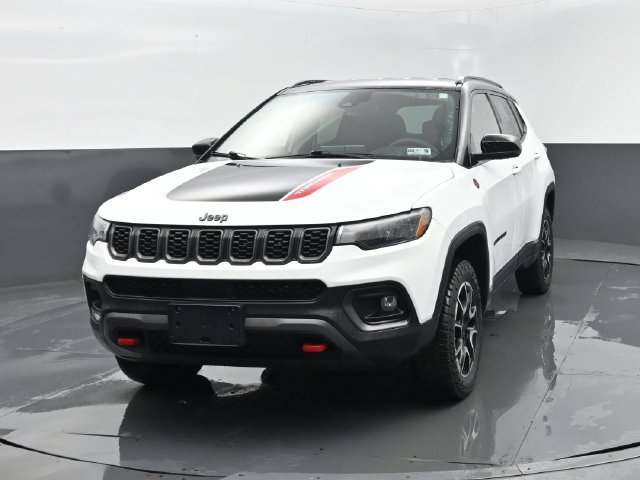 Used 2025 Jeep Compass Trailhawk AWD/4WD image 5