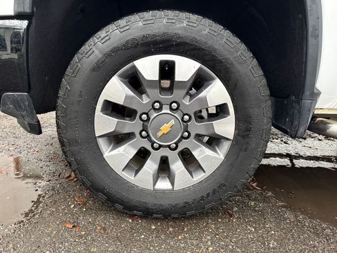 Used 2024 Chevrolet Silverado 2500 Custom w/ Custom Value Package image 27