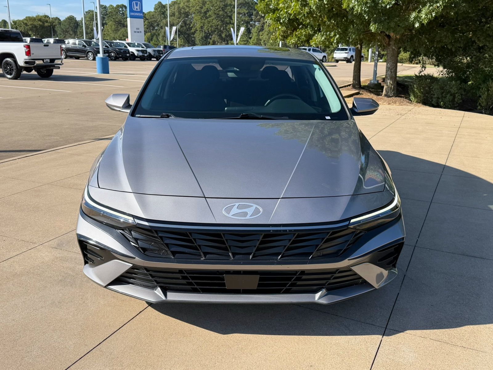Used 2025 Hyundai Elantra SEL FWD image 2