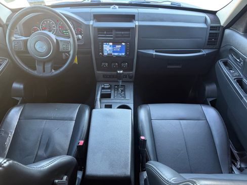 Used 2012 Jeep Liberty Sport image 11