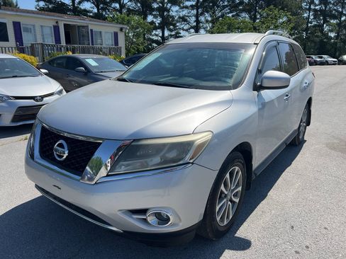 Used 2015 Nissan Pathfinder SV FWD image 2