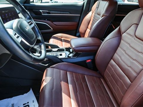 Used 2024 Kia Telluride SX Prestige w/ Towing Package image 16