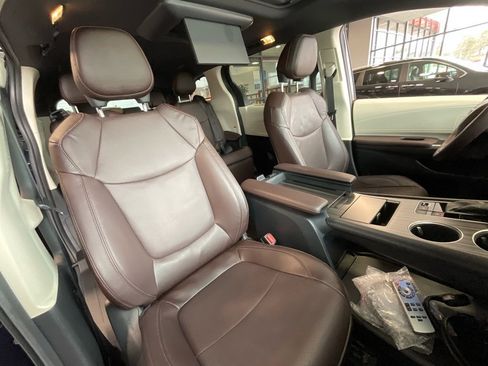 Certified 2022 Toyota Sienna Platinum w/ Protection Package (TMS) image 20