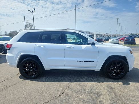 Used 2020 Jeep Grand Cherokee Altitude image 5