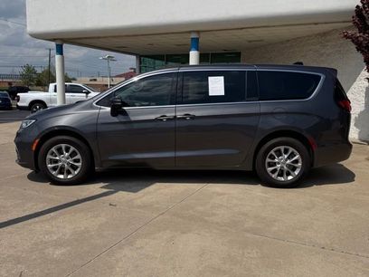 Used 2023 Chrysler Pacifica Touring-L