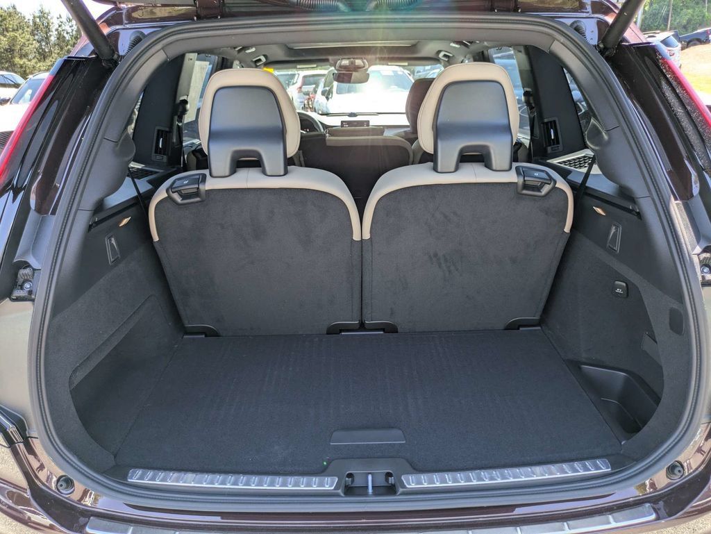 New 2026 Volvo XC90 B5 Ultra w/ Protection Package Premier AWD/4WD image 13