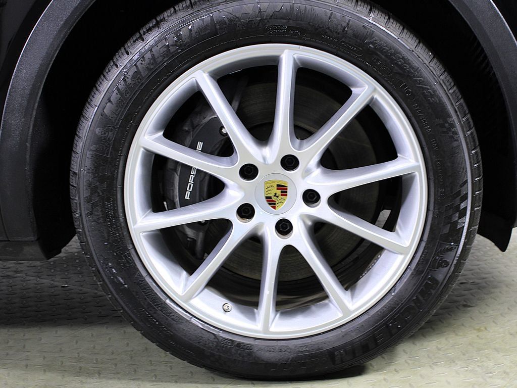 Certified 2023 Porsche Cayenne AWD/4WD image 12
