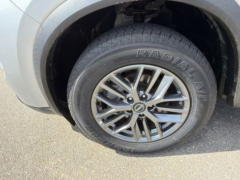 Used 2024 Nissan Rogue S image 11