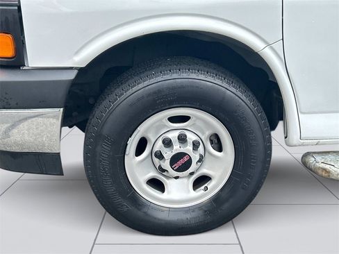 Used 2023 GMC Savana 2500 w/ Driver Convenience Package image 8