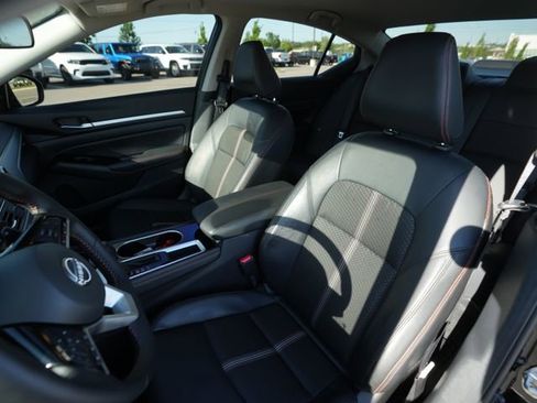 Used 2025 Nissan Altima 2.5 SR FWD image 38