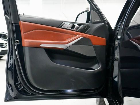 Used 2022 BMW X7 M50i w/ Dynamic Handling Package image 27