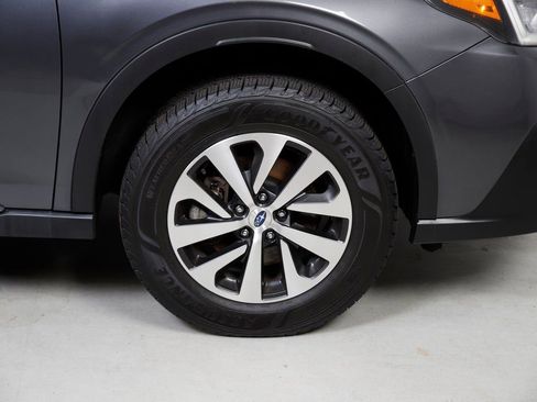 Used 2022 Subaru Outback Premium image 5