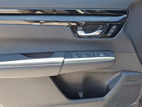Used 2025 Honda CR-V EX-L image 12