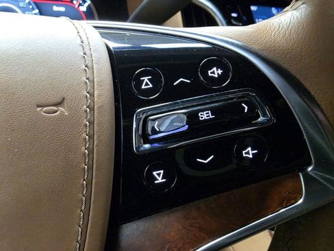 Used 2017 Cadillac Escalade Platinum RWD image 27