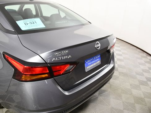 Used 2024 Nissan Altima 2.5 SV FWD image 15