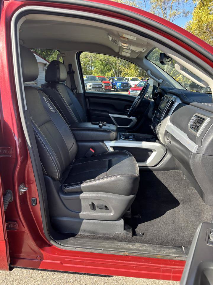 Used 2018 Nissan Titan PRO-4X AWD/4WD image 10