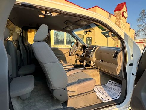 Used 2015 Nissan Frontier S image 12