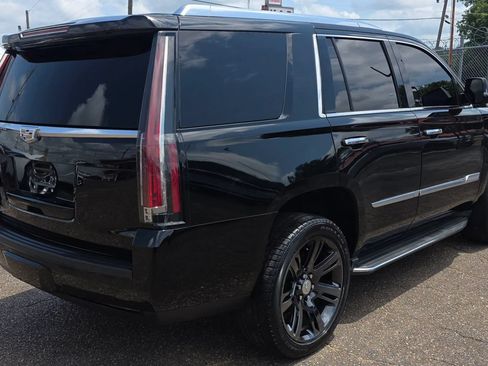 Used 2015 Cadillac Escalade Luxury RWD image 3