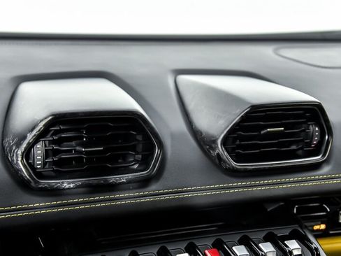 Used 2021 Lamborghini Huracan EVO RWD image 32
