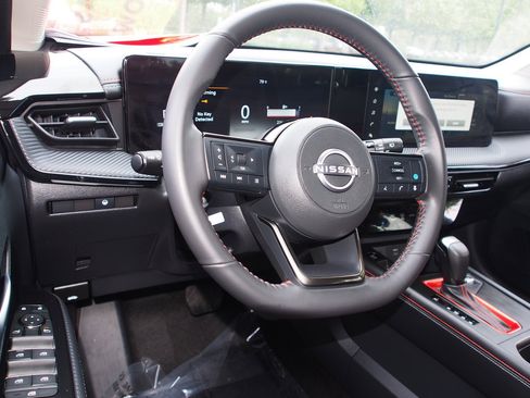 Used 2025 Nissan Kicks SR AWD/4WD image 16