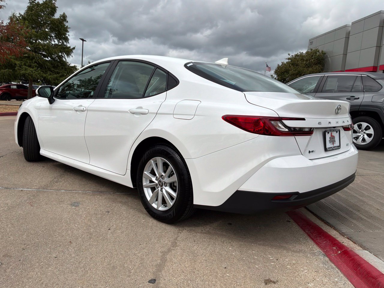 Used 2026 Toyota Camry LE FWD image 8