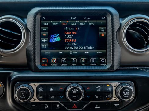 Used 2022 Jeep Wrangler Unlimited Rubicon w/ LED Lighting Group AWD/4WD image 24