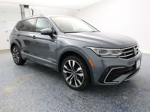 Used 2023 Volkswagen Tiguan SEL R-Line image 2