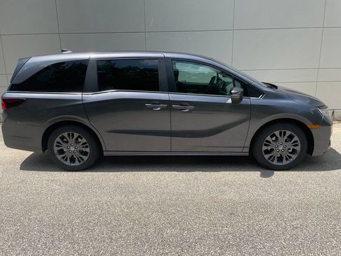 New 2026 Honda Odyssey Touring image 5