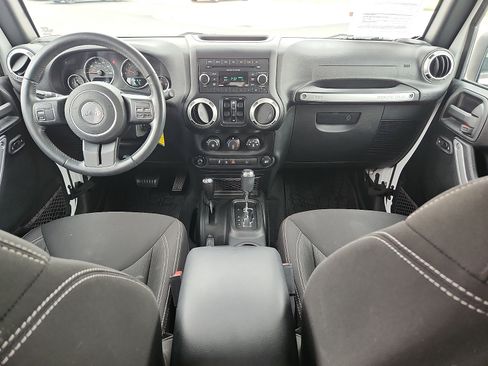 Used 2017 Jeep Wrangler Unlimited Rubicon AWD/4WD image 11