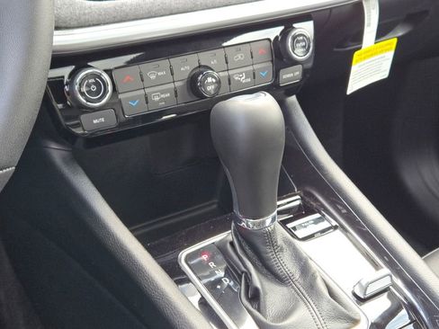 New 2025 Jeep Compass Latitude w/ Sun & Sound Group image 32