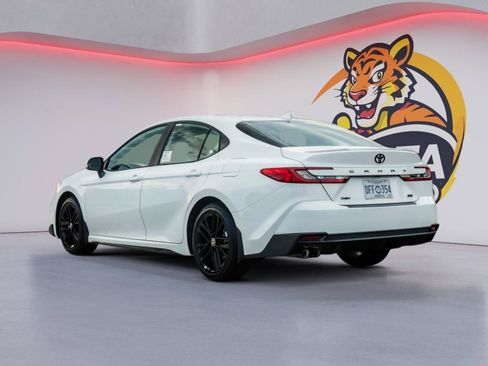 Used 2026 Toyota Camry SE w/ Convenience Package FWD image 8
