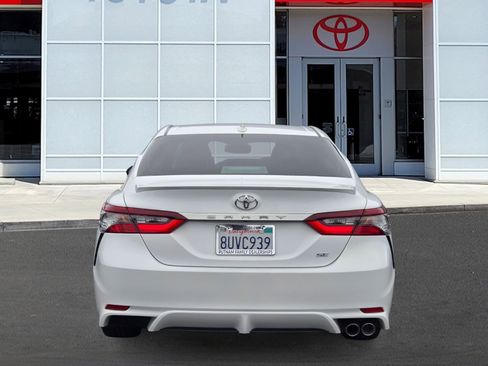 Used 2021 Toyota Camry SE w/ Convenience Package FWD image 5