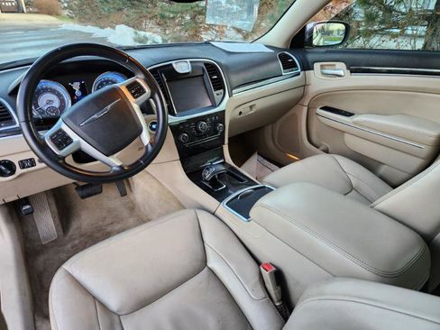 Used 2013 Chrysler 300 w/ Driver Convenience Group image 20