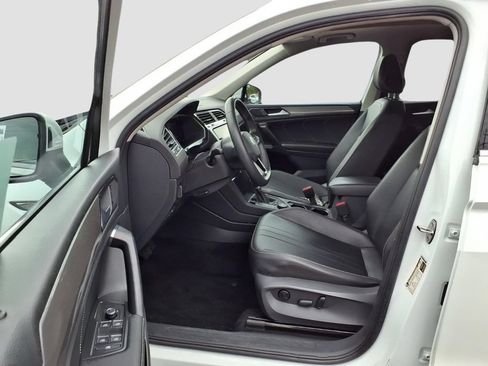 Used 2023 Volkswagen Tiguan SE w/ Panoramic Sunroof Package AWD/4WD image 21