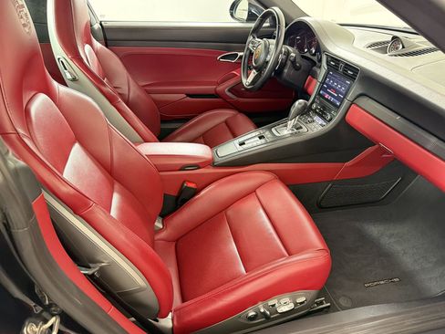 Certified 2019 Porsche 911 Targa 4 GTS AWD/4WD image 30