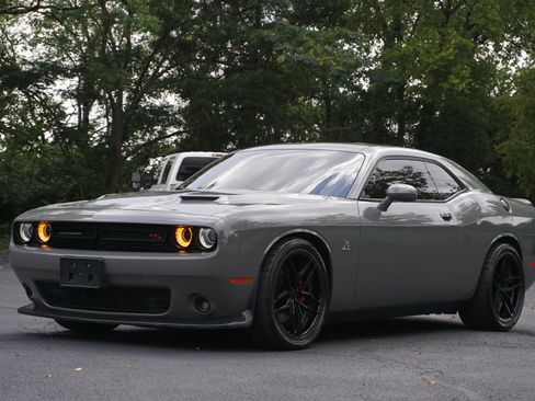 Used 2018 Dodge Challenger R/T Scat Pack RWD image 1