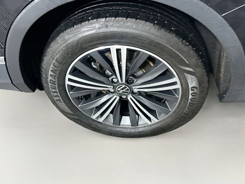 Used 2024 Volkswagen Tiguan Wolfsburg Edition image 11