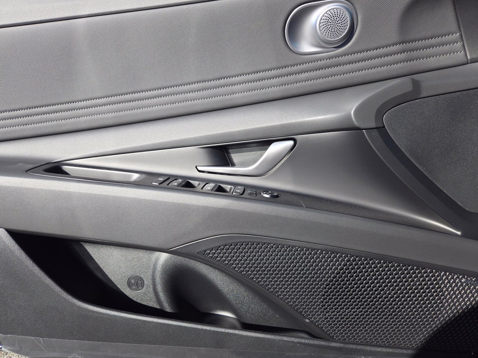 New 2026 Hyundai Elantra Limited FWD image 16