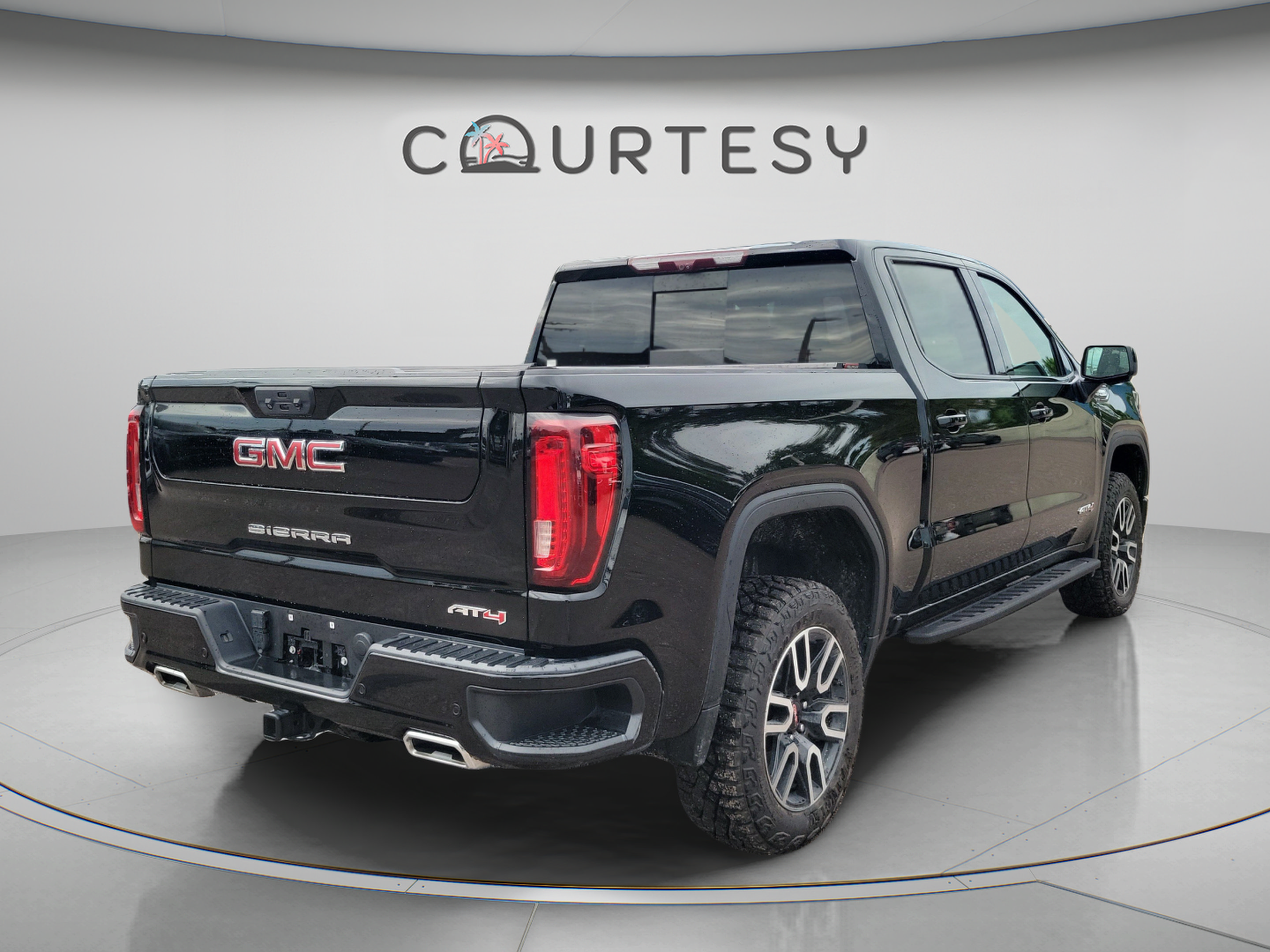 Used 2023 GMC Sierra 1500 AT4 w/ AT4 Premium Package AWD/4WD image 3