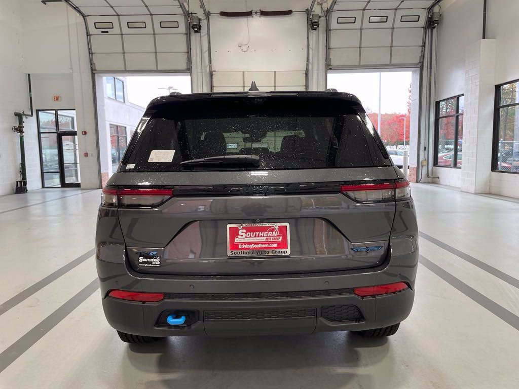 New 2024 Jeep Grand Cherokee Trailhawk w/ Advanced Protech Group II AWD/4WD image 7