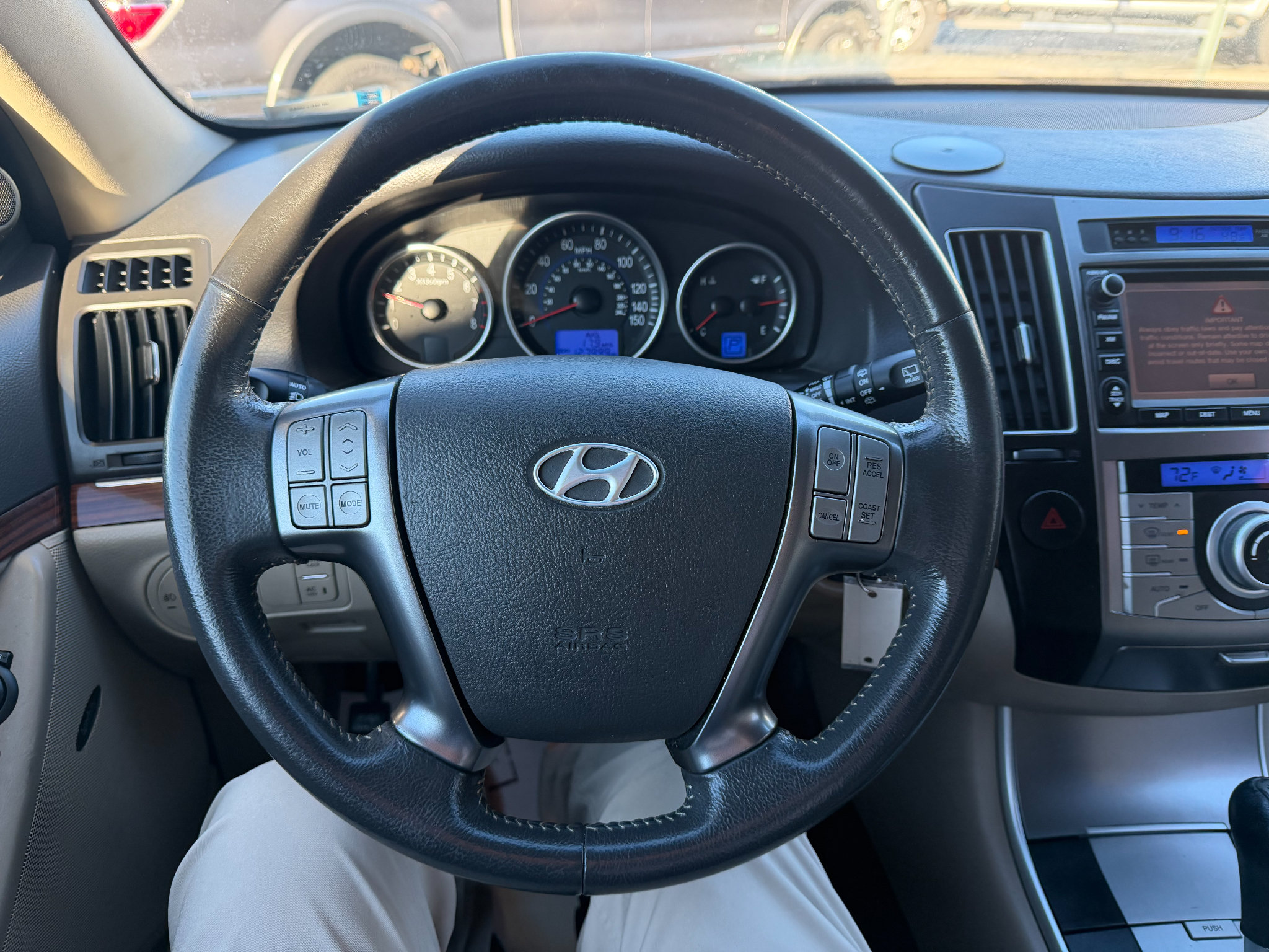 Used 2011 Hyundai Veracruz Limited w/ Navigation Pkg 3 AWD/4WD image 9