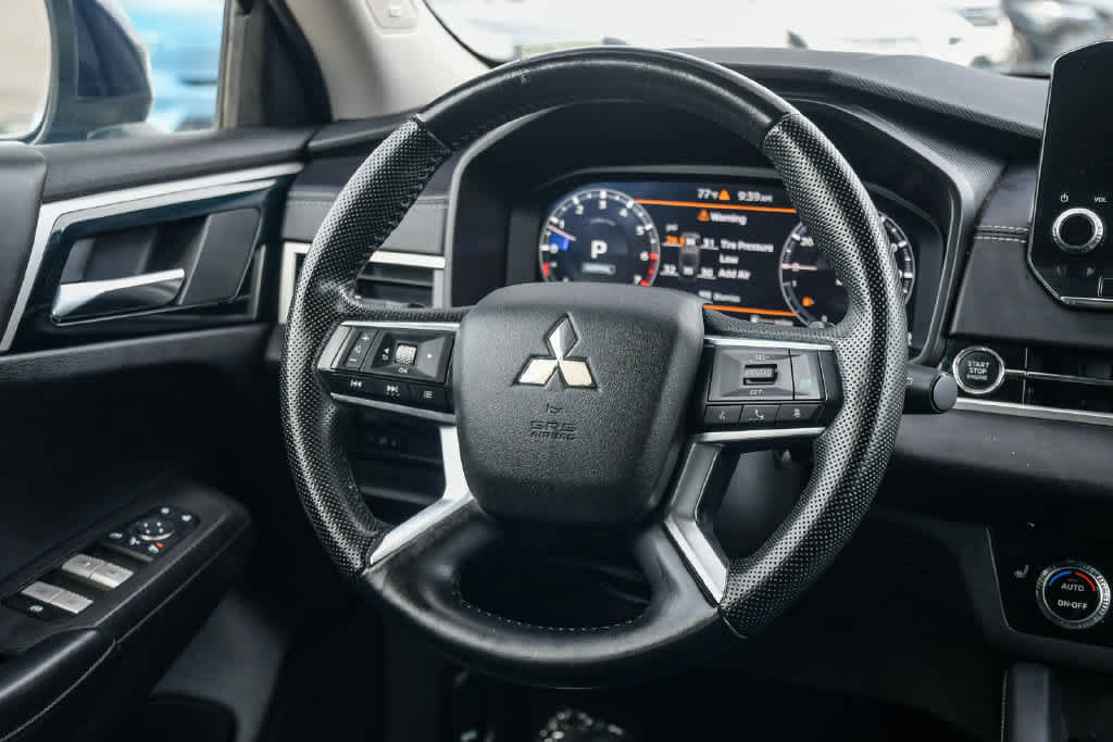 Used 2023 Mitsubishi Outlander SE FWD image 12