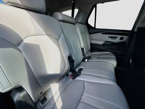 Certified 2025 Honda Pilot Touring image 34