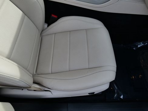 Used 2021 Mercedes-Benz GLE 350 4MATIC w/ AMG Line Exterior image 41