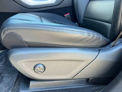 Used 2022 Mercedes-Benz GLE 350 4MATIC w/ Premium Package image 11