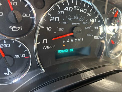 Used 2018 Chevrolet Express 2500 w/ Driver Convenience Package image 13