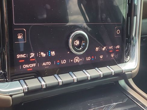 Used 2025 GMC Yukon Denali Ultimate image 29