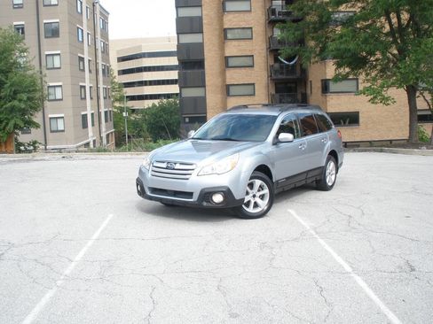 Used 2013 Subaru Outback 2.5i Premium AWD/4WD image 16