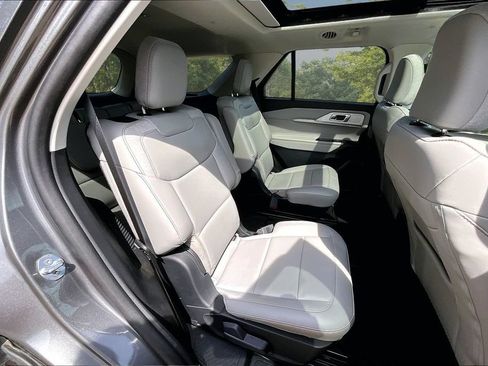 Used 2025 Ford Explorer Active w/ Active Comfort Package AWD/4WD image 27